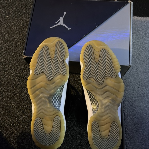 Air Jordan 11 - Picture 3 of 6